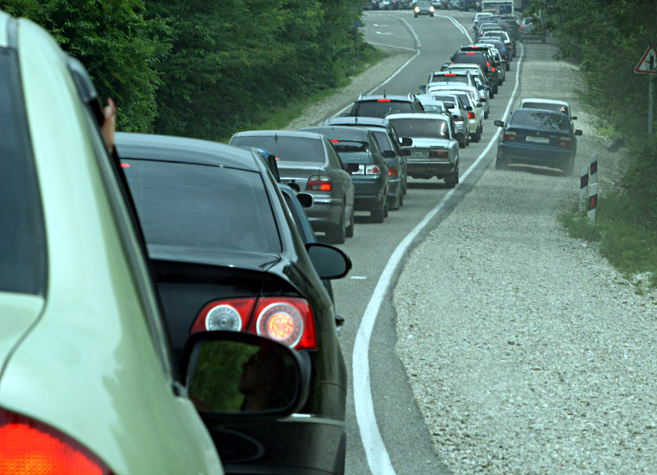 Многочасовые пробки на дороге в Сочи давно стали нормой