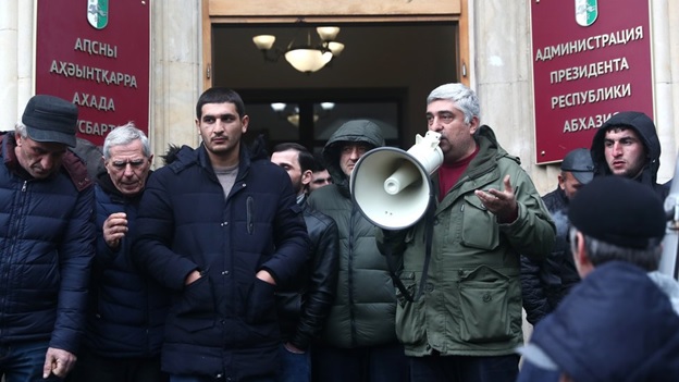 Январские события в Абхазии: Администрацию президента брали штурмом