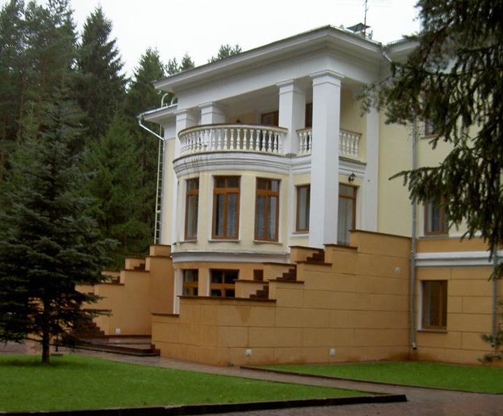 Резиденция губернатора Островского в Гнёздово