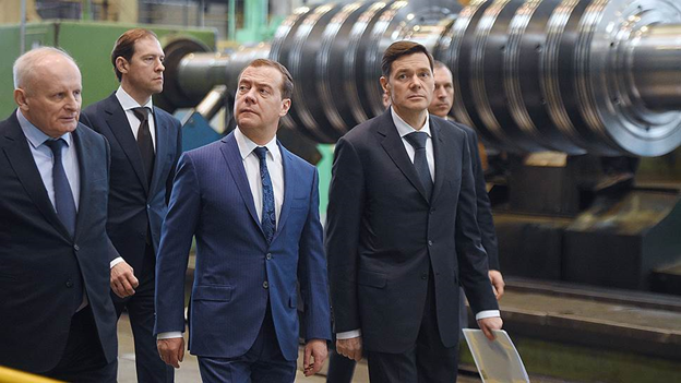 Премьер Дмитрий Медведев прибыл с визитом на "Силовые машины"