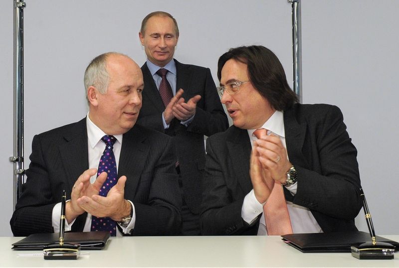 Чемезов, Путин и Адоньев при подписании документа