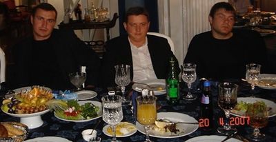 Трио: Филипп Чирков (слева) и кущевские "братки"