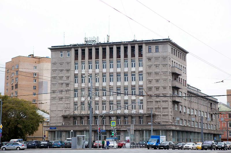 Семиэтажное здание на Зубовской площади