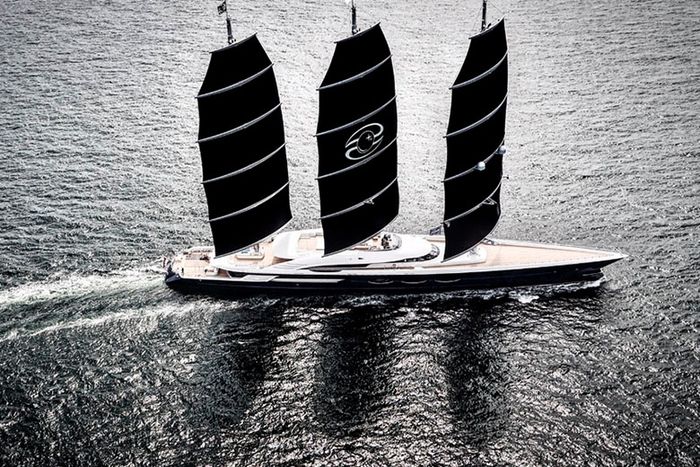 Яхта Black Pearl принадлежащая Олегу Бурлакову